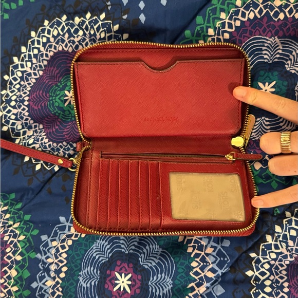 Michael Kors Scarlet Wristlet - Picture 3 of 3